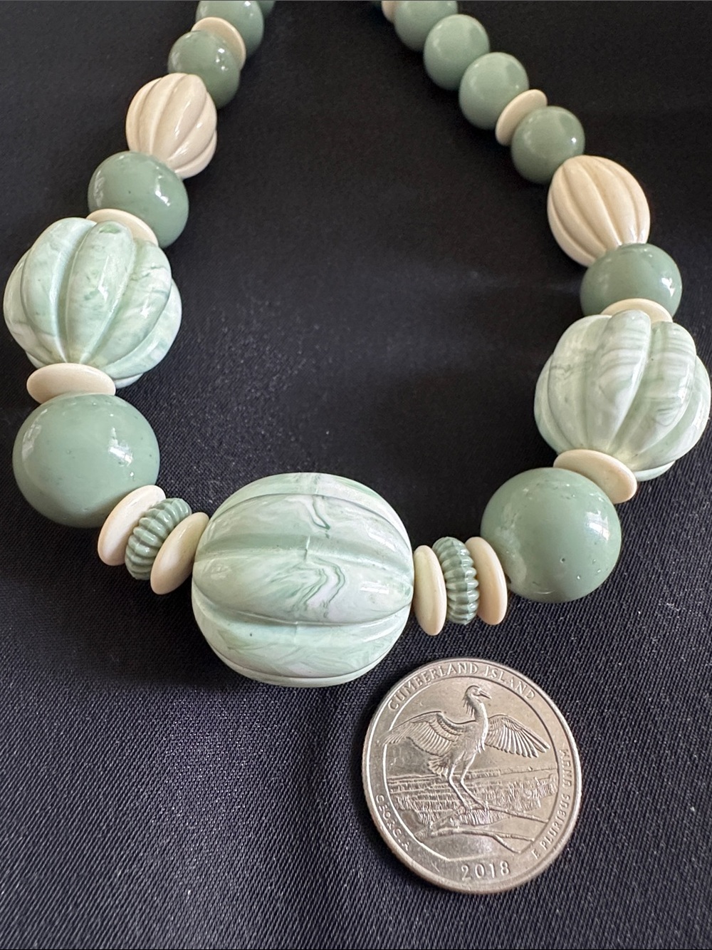 Vintage Avon EUC “Burst of Spring” green & cream lucite necklace. Appx. 27” drop - Picture 3 of 4